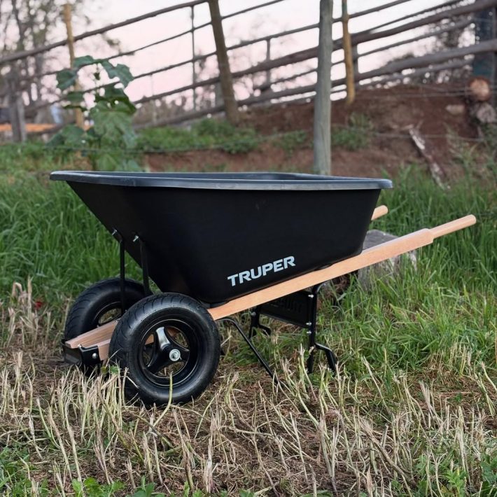 Carretilla c/plástica Doble llanta neumática