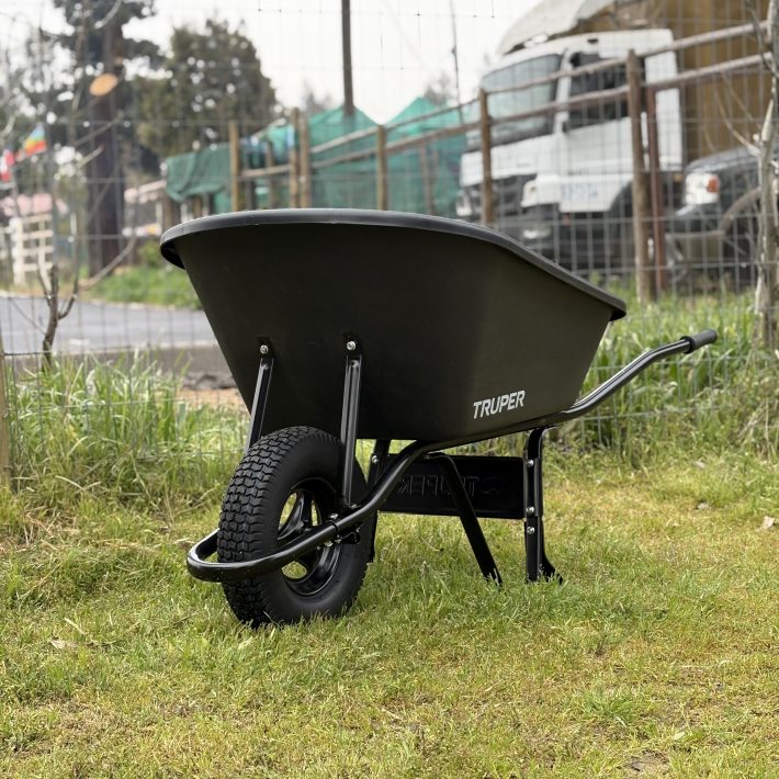 Carretilla Truper c/plástica llanta Neumática